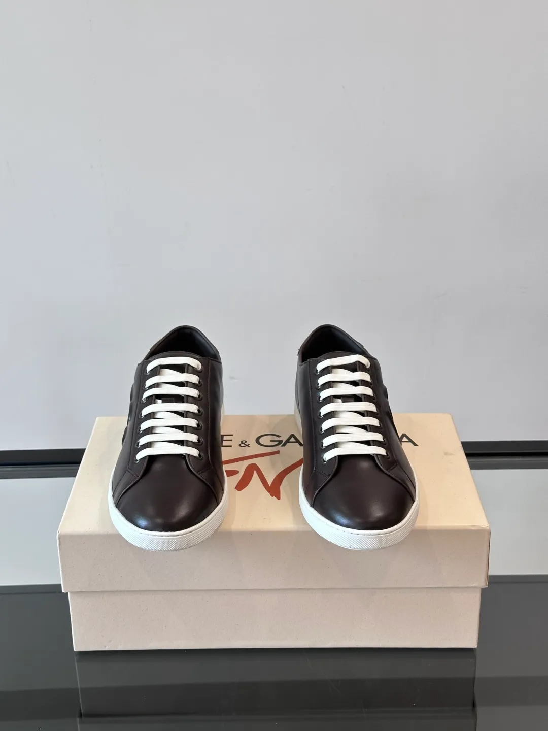 Men's shoes 💰p400 "DG" Dolce & Gabbana fashion casual shoes, high-end boutique men's casual sports shoes! Imported first layer cowhide. The contrasting color design attracts the eye, and the brand logo decoration on the tongue is exquisite and luxurious, super A level! Compared with the genuine product at the counter, the version is no worse at all! size: 38-44 (45 customized)